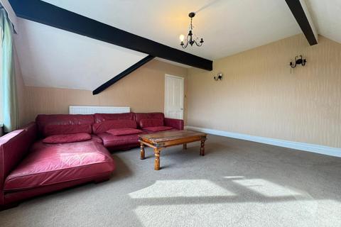 2 bedroom flat to rent, Leeds LS16