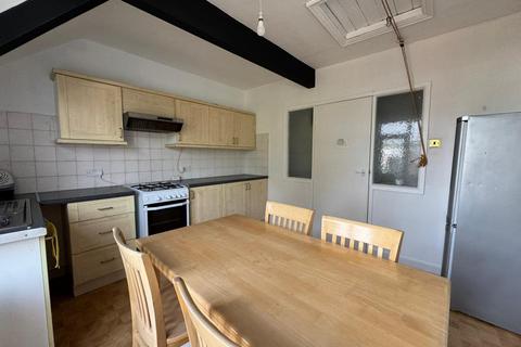 2 bedroom flat to rent, Leeds LS16