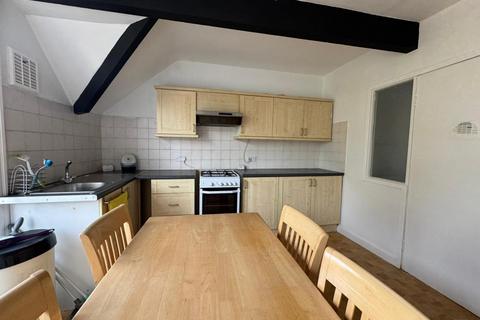 2 bedroom flat to rent, Leeds LS16