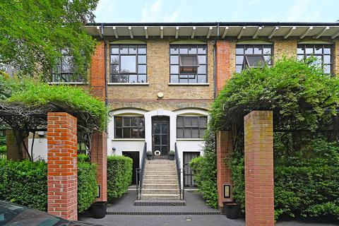 2 bedroom flat for sale, Vicarage Crescent, London SW11