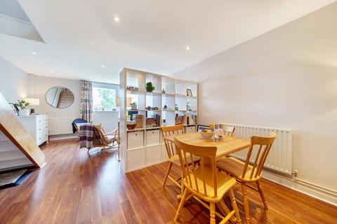 2 bedroom flat to rent, Rodwell Court, Hersham Road, Walton-On-Thames, KT12