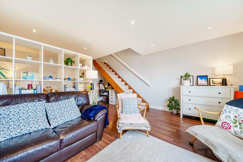 2 bedroom flat to rent, Rodwell Court, Hersham Road, Walton-On-Thames, KT12