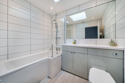 2 bedroom flat to rent, Rodwell Court, Hersham Road, Walton-On-Thames, KT12