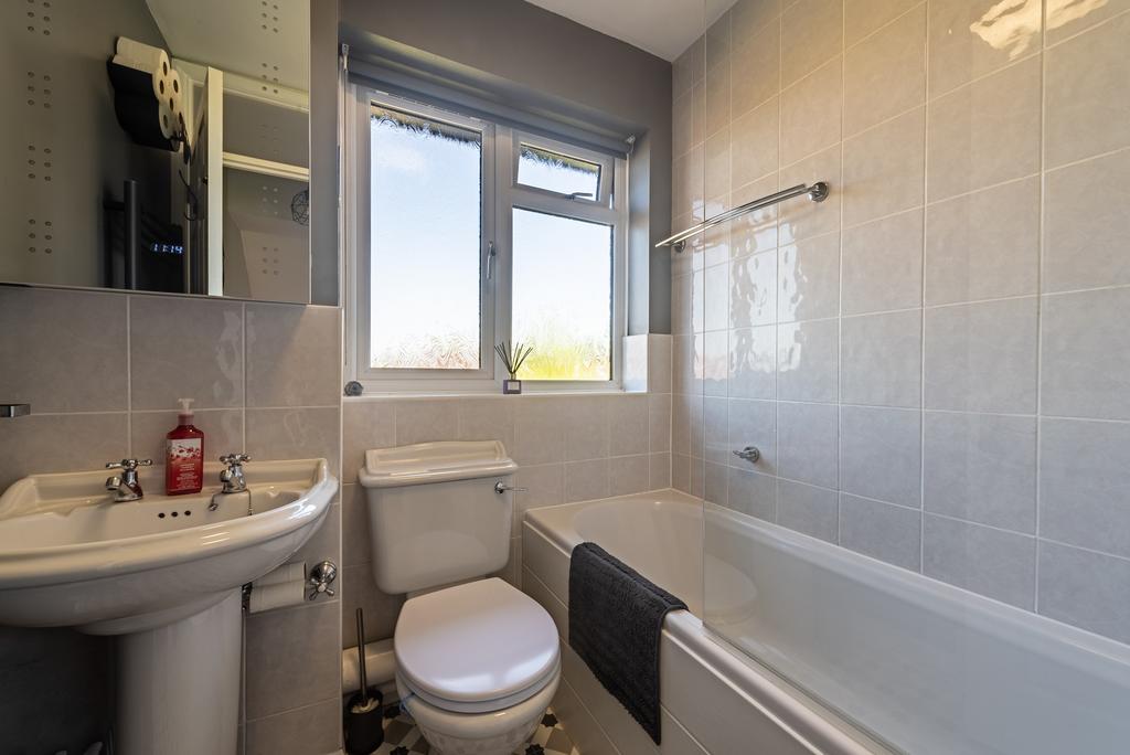 129 Ryves Avenue-13