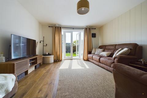 55 Balata Way, Burton-on-trent, DE13 0TY