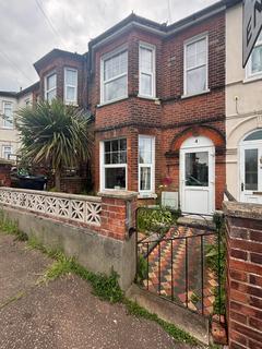 3 bedroom terraced house to rent, Nelson Road, Harwich CO12