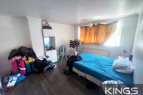 4 bedroom end of terrace house to rent, The Parkway, Southampton