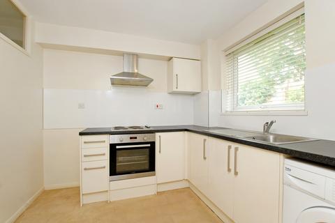 2 bedroom ground floor flat to rent, Haslam Close, Middlesex UB10