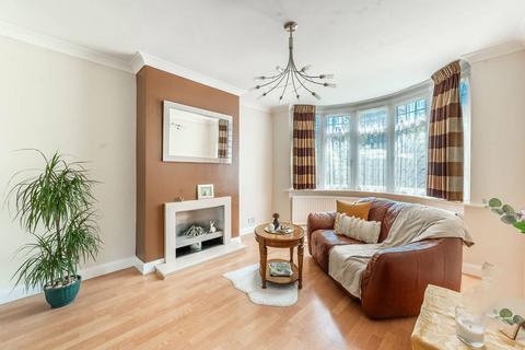 3 bedroom semi-detached house to rent, Grove Road, Pinner, HA5