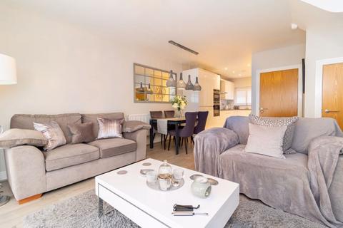 4 Alders Grove, Caterham, CR3 5FU
