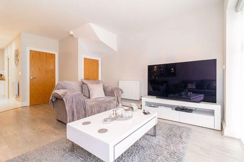 4 Alders Grove, Caterham, CR3 5FU