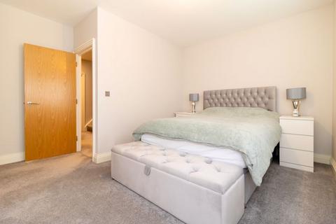 4 Alders Grove, Caterham, CR3 5FU