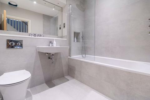 4 Alders Grove, Caterham, CR3 5FU