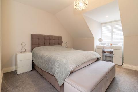4 Alders Grove, Caterham, CR3 5FU