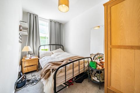 2 bedroom apartment to rent, Saltoun Road London SW2