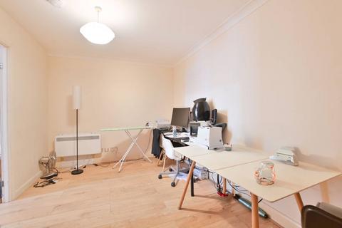 2 bedroom flat for sale, Aria House, Covent Garden, London, WC2B