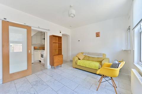 1 bedroom flat to rent, Montague Road, Wimbledon, London, SW19