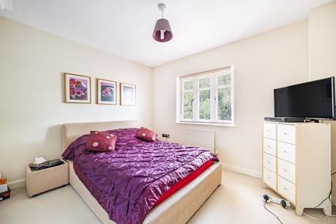 1 Gemmell Close, Purley, CR8 4HP
