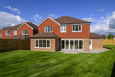 4 bedroom detached house for sale, Lambert Close Effingham