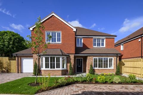 4 bedroom detached house for sale, Lambert Close Effingham