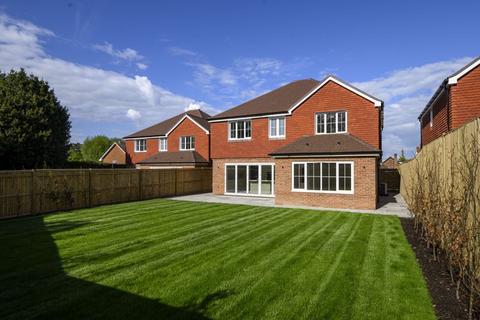 4 bedroom detached house for sale, Lambert Close, Effingham