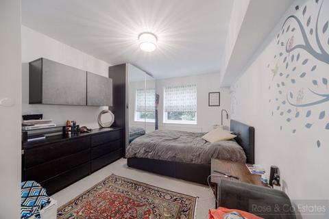 3 bedroom flat for sale, 5 Sumpter Close, Finchley Road, London NW3