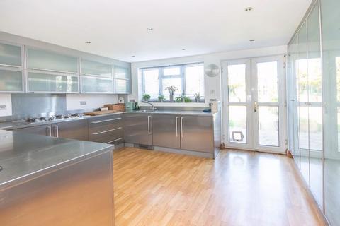 3 bedroom end of terrace house for sale, Eling