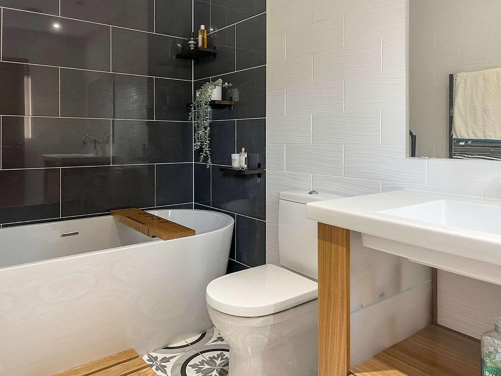 Bathroom (Ensuite to Master)