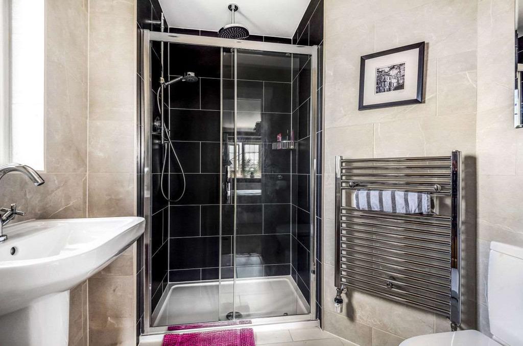 Ensuite to Bedroom 4