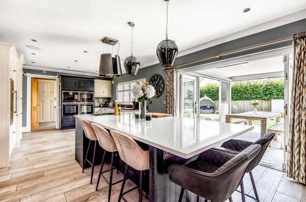 Kitchen\/Dining\/Living Area
