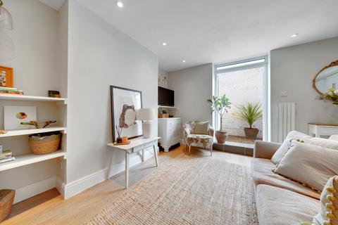 1 bedroom flat for sale, Nevill Road, London N16
