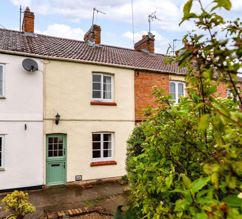 BISHOPS HULL 2 bed cottage - £215,000