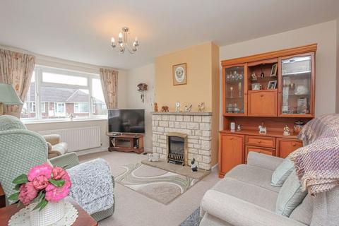 2 bedroom semi-detached bungalow for sale, Denchfield Road, Banbury - No onward chain