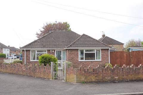 2 bedroom semi-detached bungalow for sale, Denchfield Road, Banbury - No onward chain
