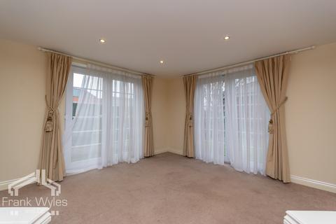2 bedroom apartment for sale, Hollinshead House, Bailey Avenue, Lytham St Annes, FY8 1FG
