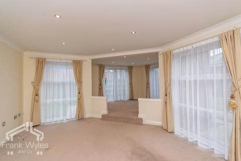 2 bedroom apartment for sale, Hollinshead House, Bailey Avenue, Lytham St Annes, FY8 1FG