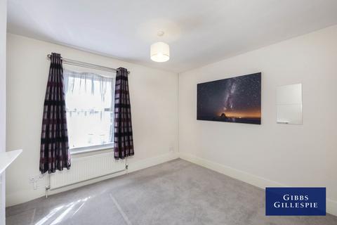 2 bedroom terraced house to rent, Pinner Road, Watford, WD19