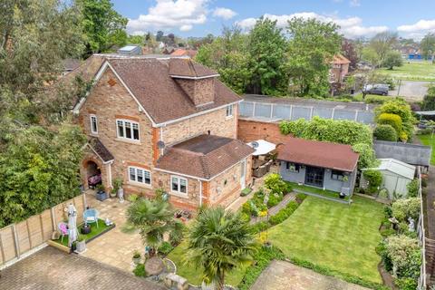 5 bedroom detached house for sale, Rydens Avenue, Walton-On-Thames.