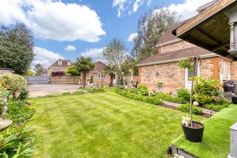 5 bedroom detached house for sale, Rydens Avenue, Walton-On-Thames.