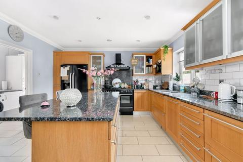 5 bedroom detached house for sale, Rydens Avenue, Walton-On-Thames.