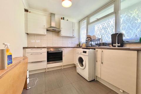 3 bedroom apartment to rent, St Georges Road, SE17
