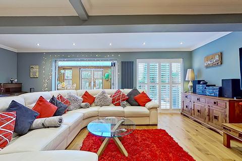 45 Streetly Crescent, Sutton Coldfield, B74 4PZ
