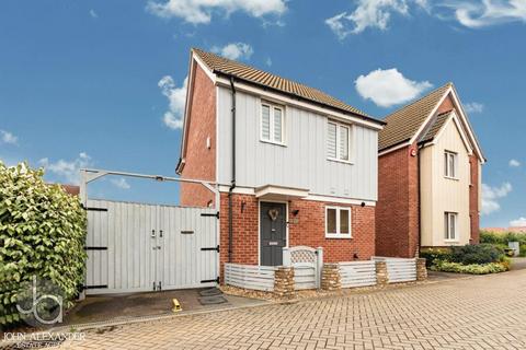 3 bedroom detached house for sale, Redwing Close, Stanway