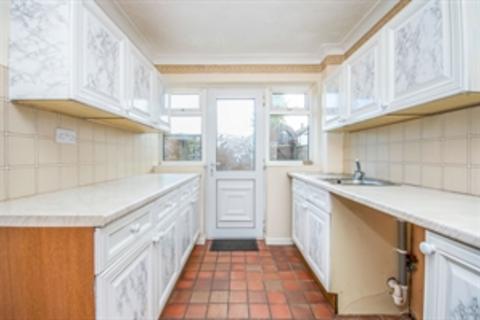 3 bedroom end of terrace house to rent, Gorleston Road, NR32