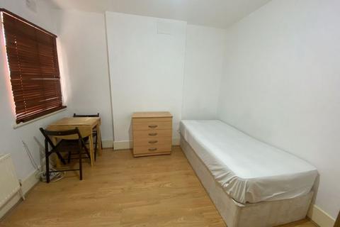 1 bedroom in a flat share to rent, Refurbished Room to let in Hendon