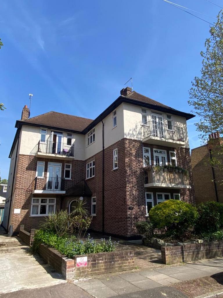 Ryecroft House, South Wimbledon SW19 2 bed apartment for sale £415,000