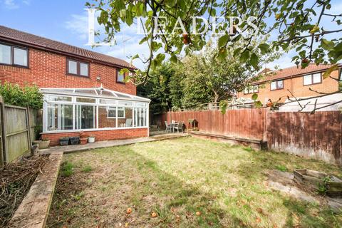3 bedroom semi-detached house to rent, Dexter Close - 3 bedroom House with garage and conservatory - LU3 4DY