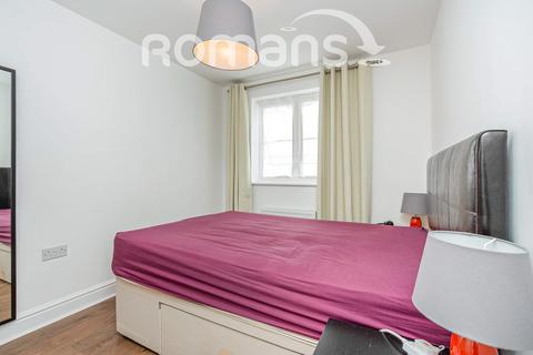 3 bedroom terraced house to rent, Peggs Way