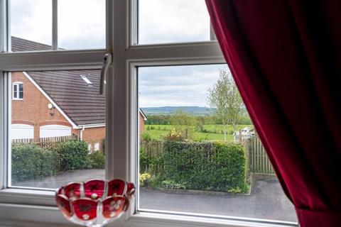 8 Beacon View, Standish, Wigan, WN6 0RL