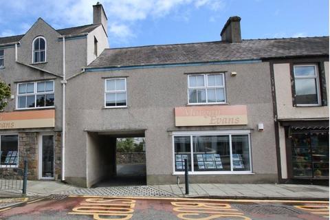 Property to rent, Church Street, Llangefni, Anglesey, LL77